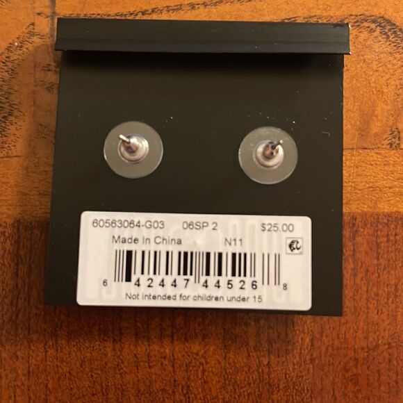 NWT Ladies DKNY Base Metal dragon fly silver tone post earrings - Picture 3 of 4